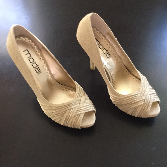 Gold platforms with box - Picture 1 of 3